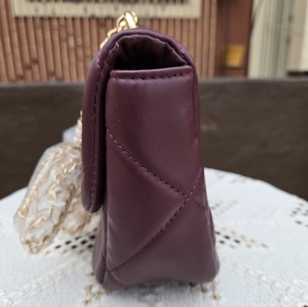 Badgley Mischka Elegant Plum Diamond Quilted Bag - Picture 4 of 11
